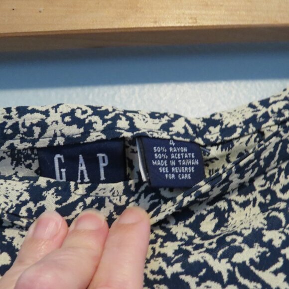 Vintage GAP Navy & Cream Floral Wrap Mini Skirt Sz 4 - Picture 4 of 7